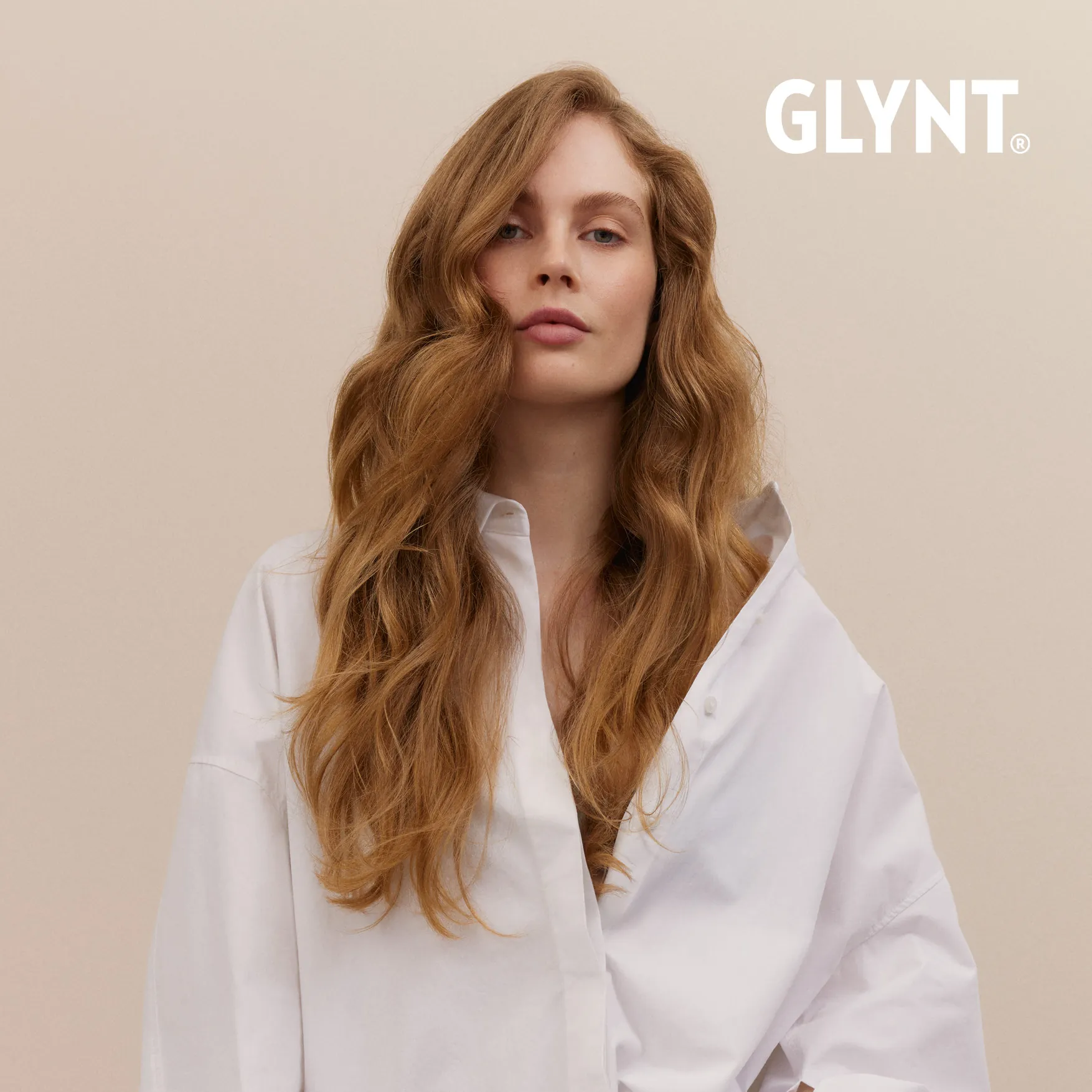 GLYNT Look Charlie mit langen Wellen